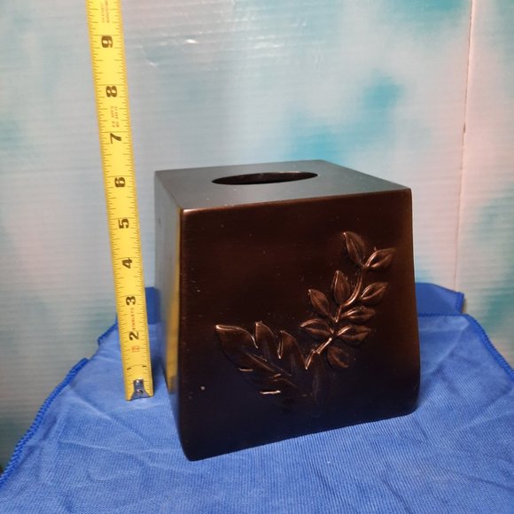 Decoritive Tissue Box - Picture 3 of 6